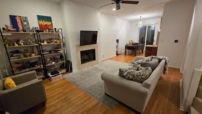 Primary Photo - 1733 W Crystal St