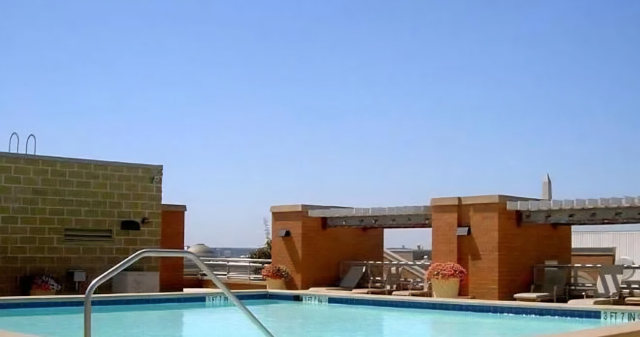 Rooftop pool with fireworks view and grills - 616 E St NW