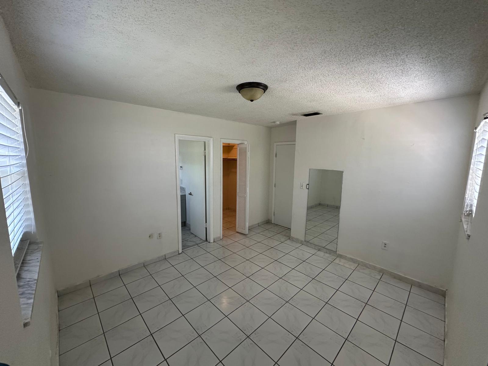 Building Photo - 881 SW 66th Ave
