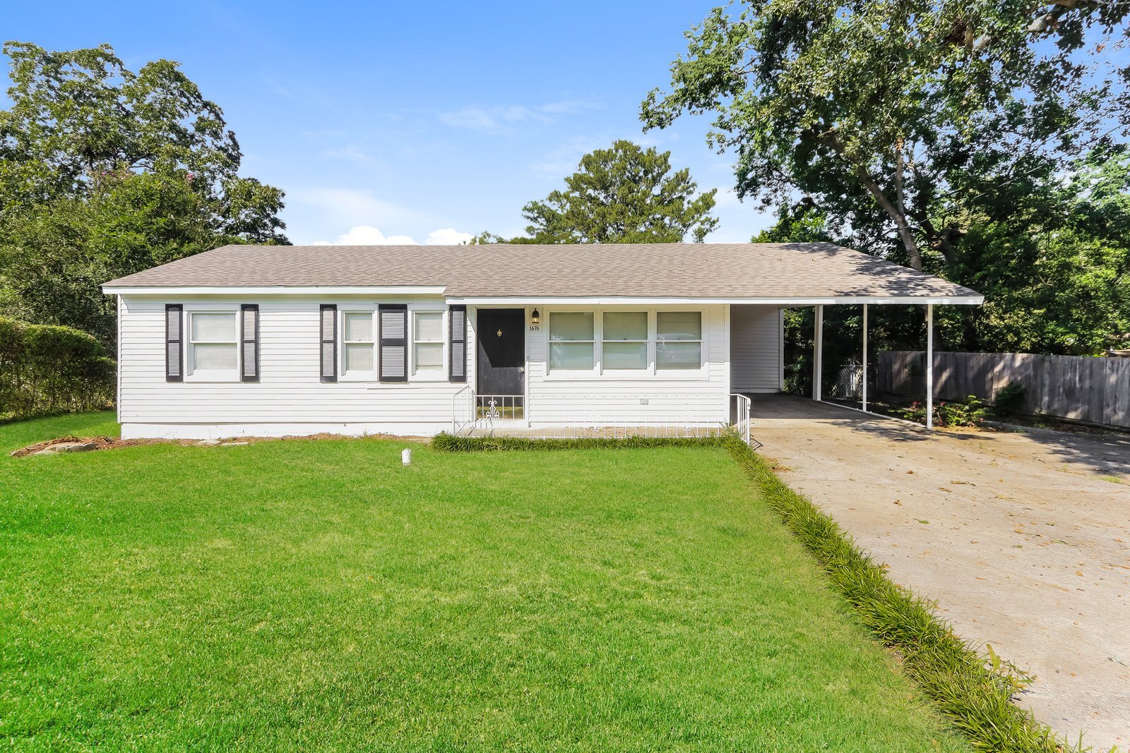 Building Photo - 1676 Hurley Cir