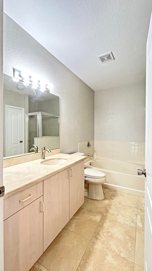 Building Photo - 116 SW Peacock Blvd