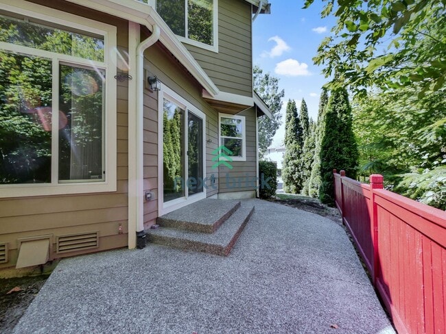 Building Photo - Rare 3 Bedroom 2.5 Bath Townhome for Rent!