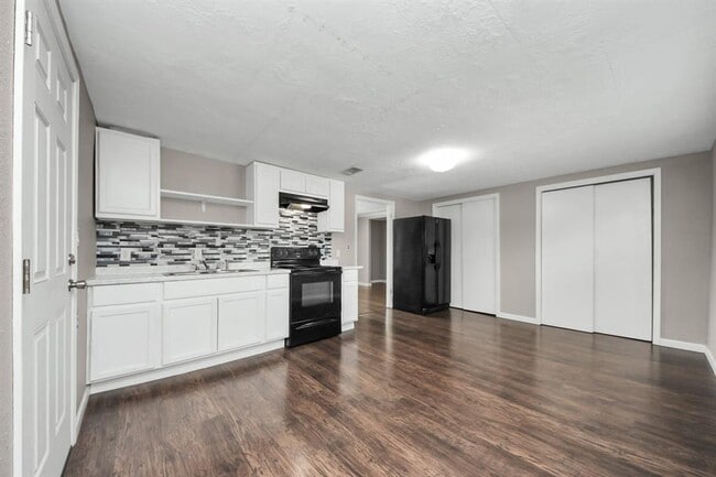 Building Photo - 5747 Turtle Creek Rd