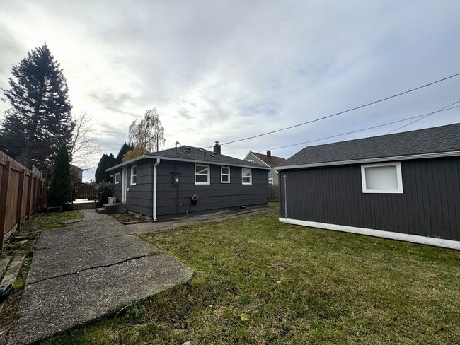 Building Photo - Charming Tacoma Home with Fireplace & Detached Shop