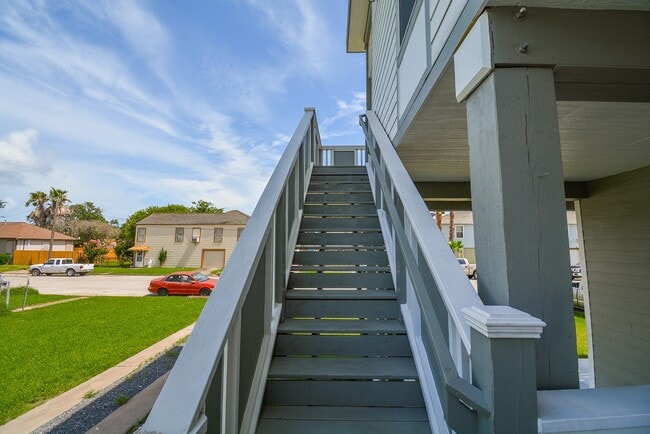 Building Photo - 5018 Avenue M 1/2