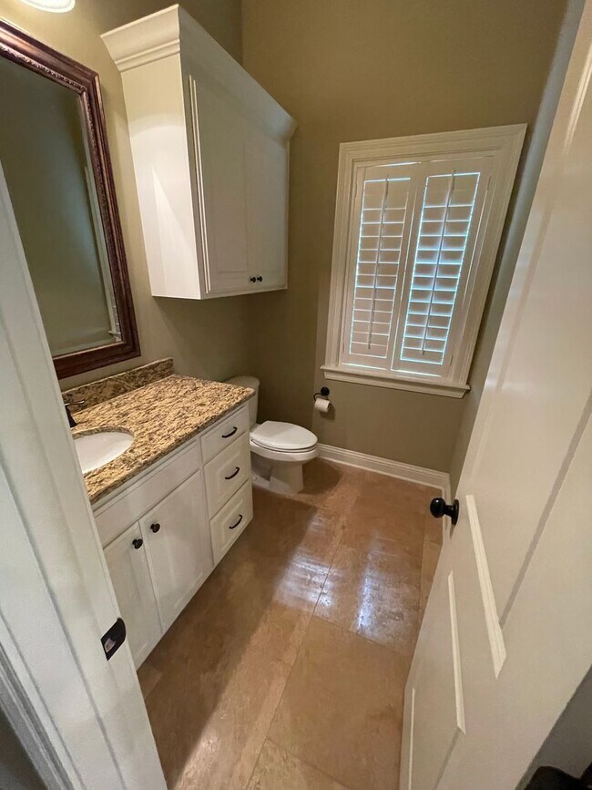 Building Photo - Gorgeous 4 Bedroom home in Twelve Oaks