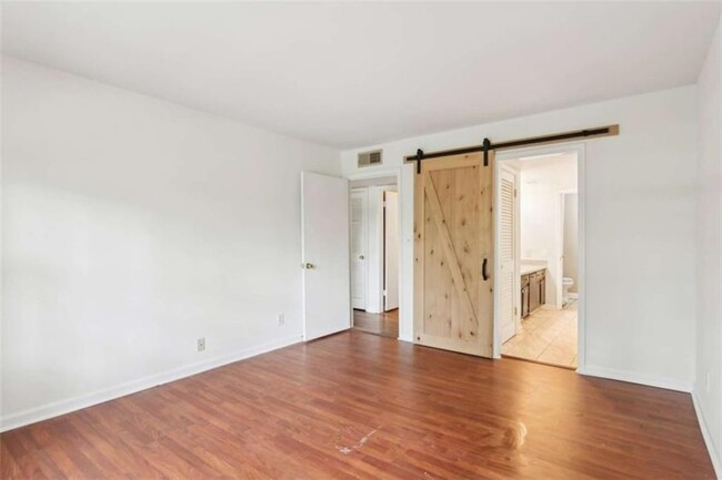 Building Photo - 73 Montre Square NW