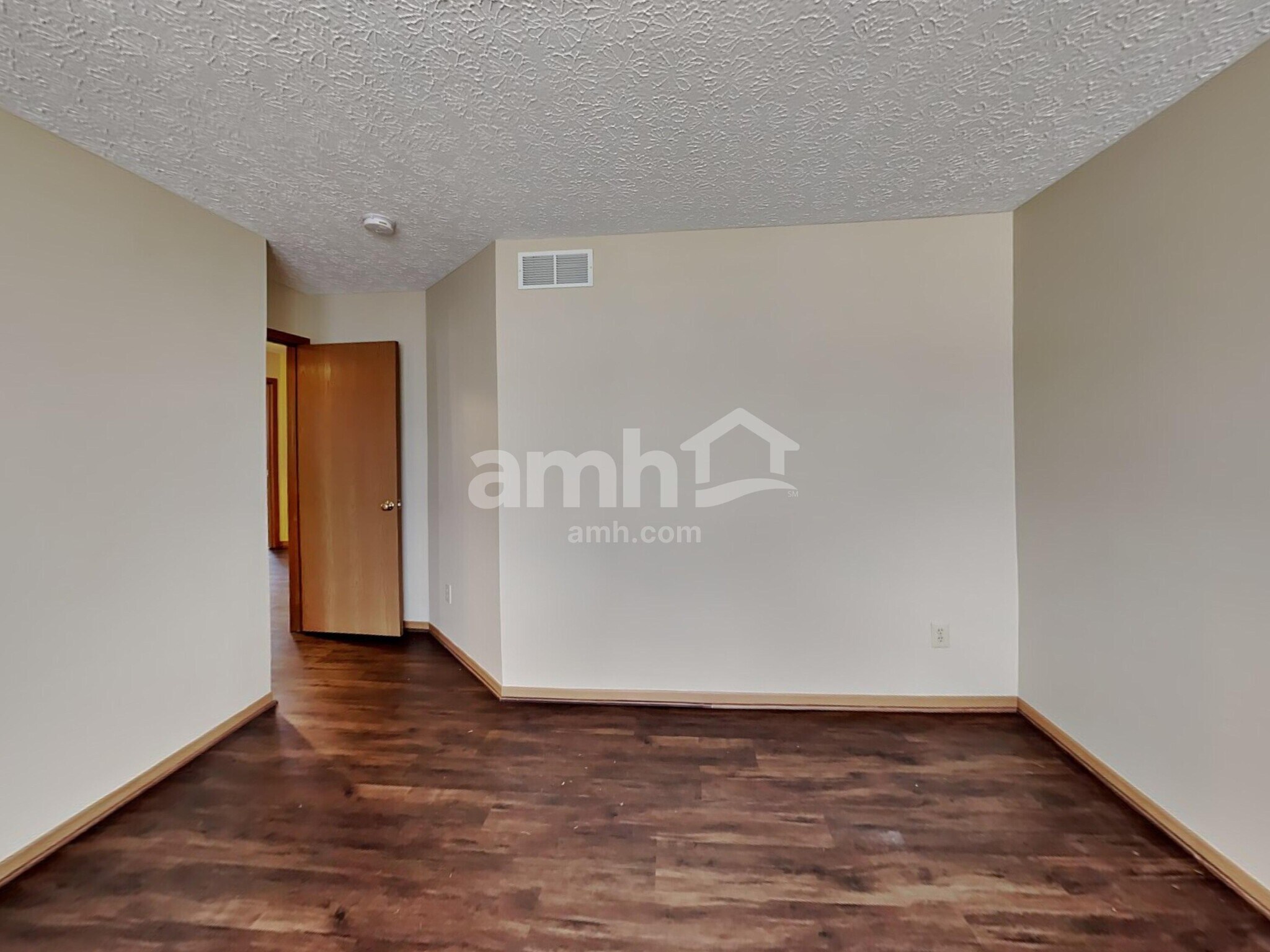 Building Photo - 5888 Gazelle Dr