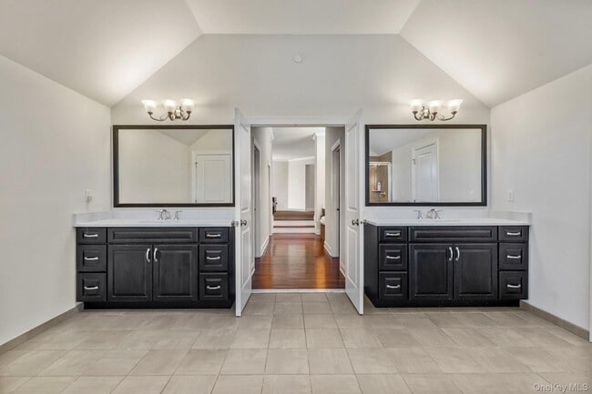 Building Photo - 11 Fraydun Ln