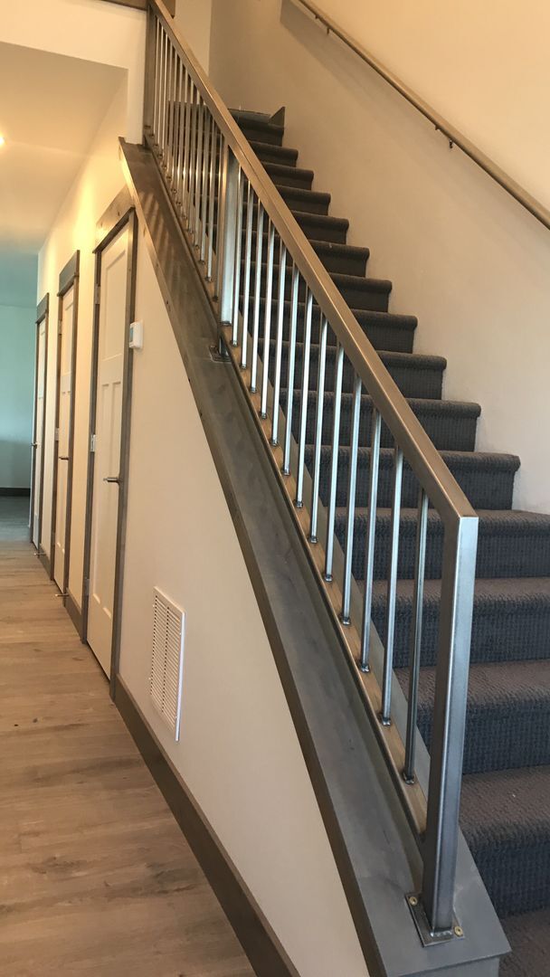 Building Photo - Newer Condo