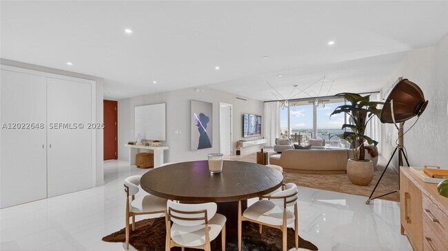 Building Photo - 300 Biscayne Blvd