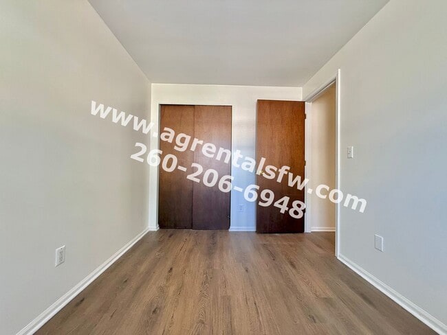 Building Photo - 3 Bedroom House