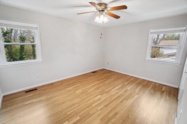 Building Photo - 1710 Palm Springs Dr