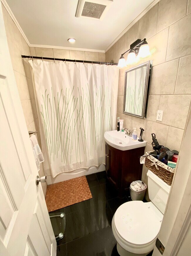 Building Photo - 2021 21st St