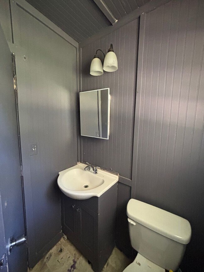 Building Photo - COMING SOON! 3 BED HOUSE