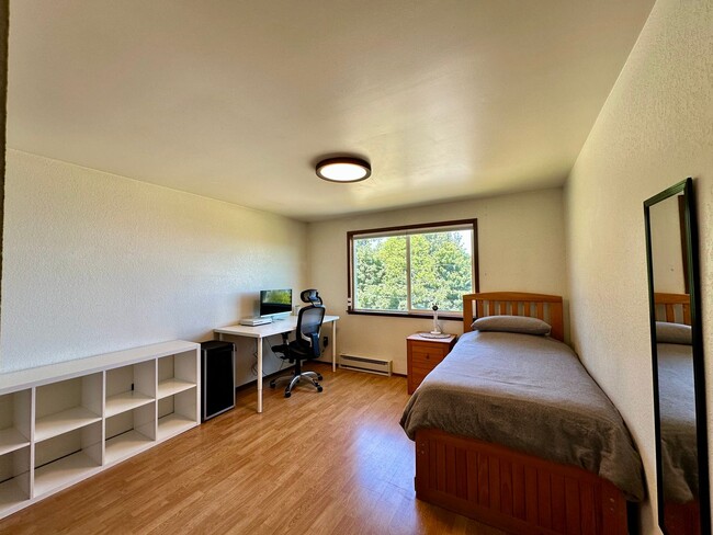Building Photo - Rental with Views of Utsalady Bay and Mt B...