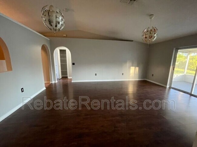 Building Photo - 10538 Lantana Lakes Dr N