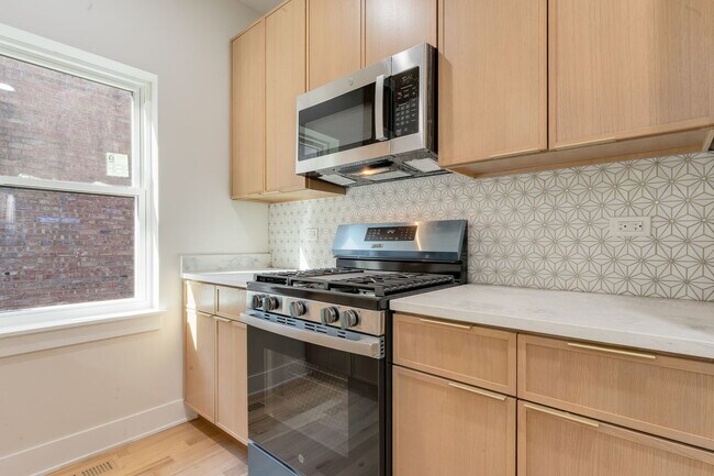 Building Photo - 6408 S Vernon Ave