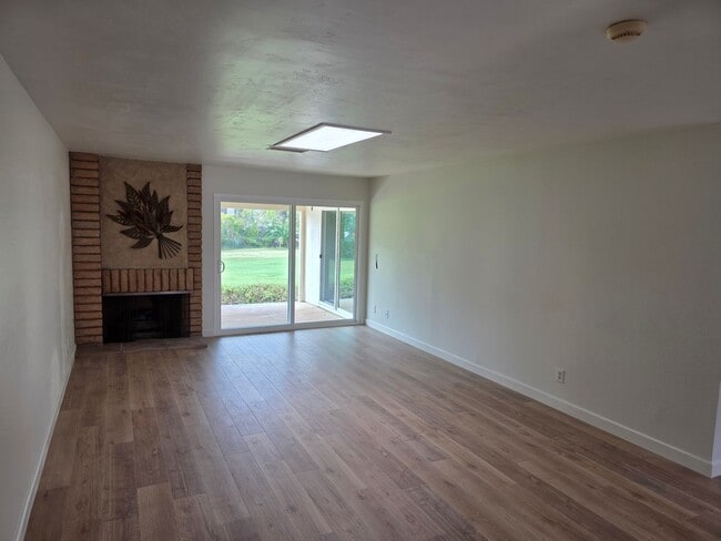 Building Photo - Single story 3 bedroom duplex right off El Camino Golf Course in the heart of Oceanside, recently...