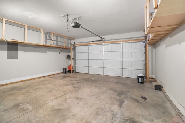 Building Photo - 515 Somerset Ln