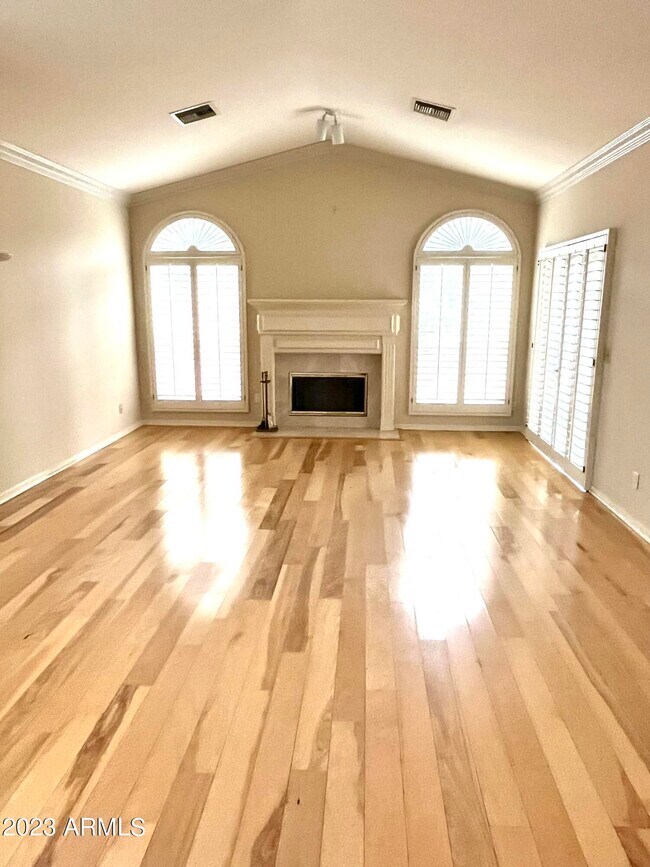 Building Photo - 10165 E Bella Vista Dr