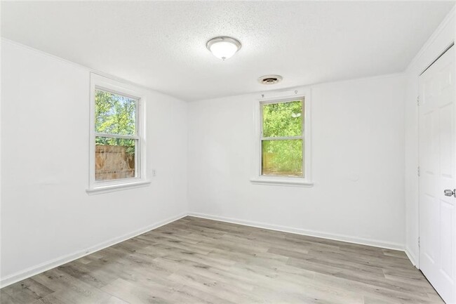 Building Photo - 1279 Jaycee Dr