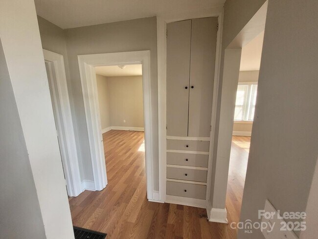 Building Photo - 216 Harrill St