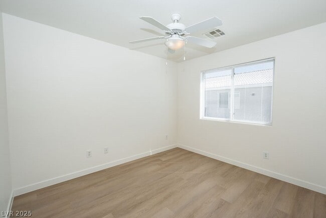 Building Photo - 2021 S Dandelion St