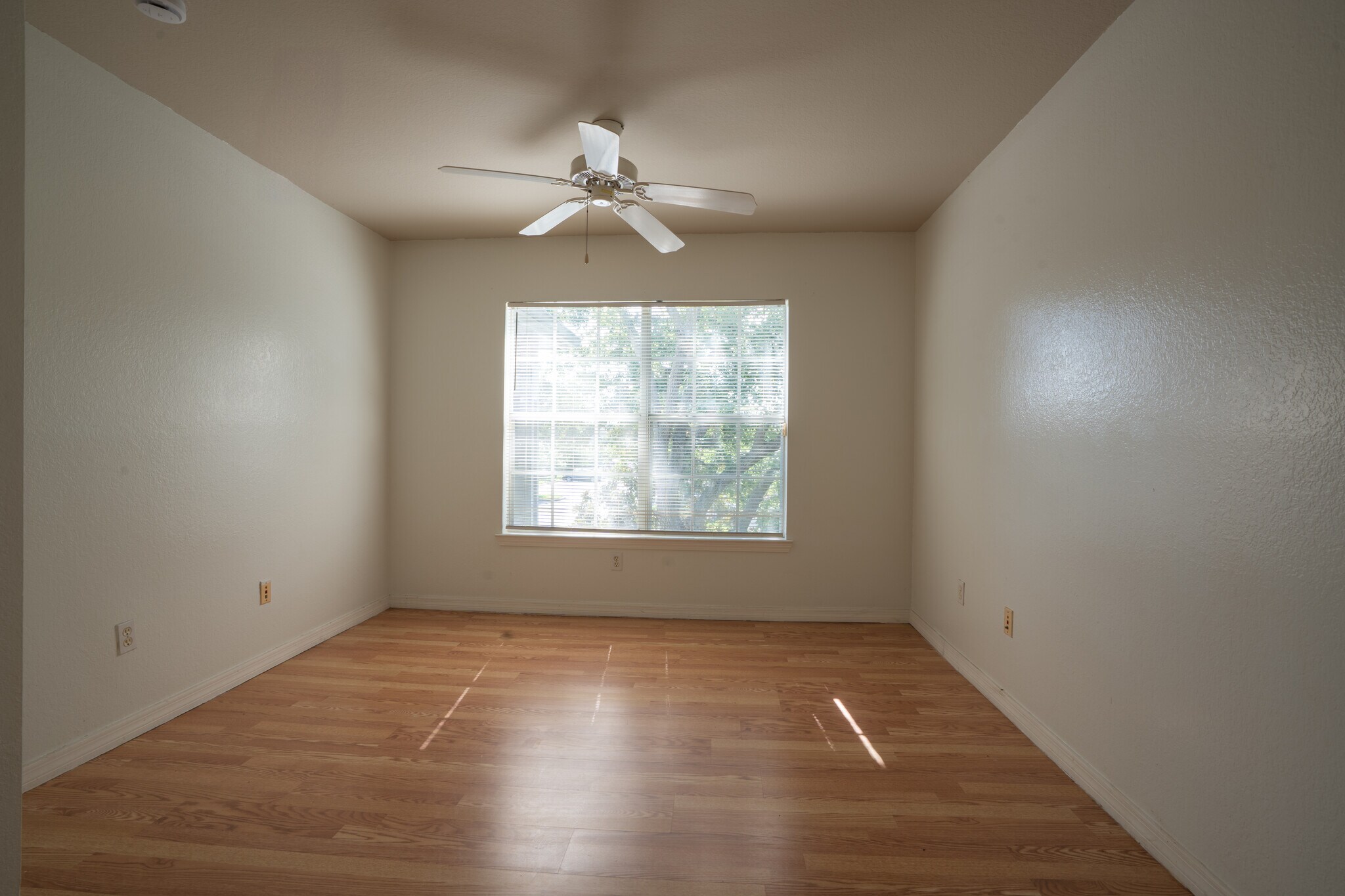 Building Photo - 9053 Lee Vista Blvd