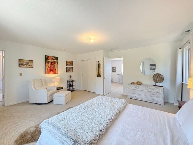 Building Photo - Stunning Home for Lease in Diamond Point