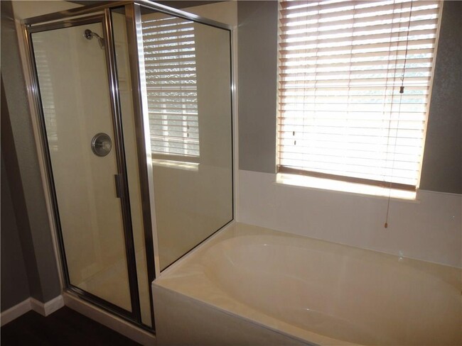 Building Photo - 809 Chiselpoint Cove