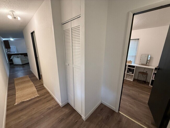 Building Photo - 3 Bedroom 1 Bath Fully Updated Home in Cli...