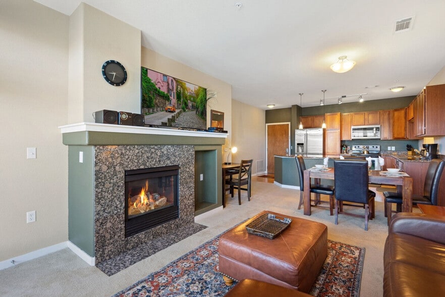 Building Photo - 13490 Via Varra