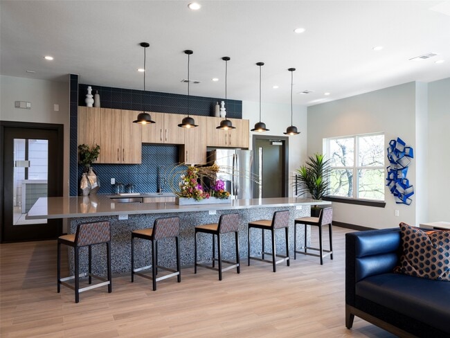 Building Photo - 1800 S I-35 Frontage Rd