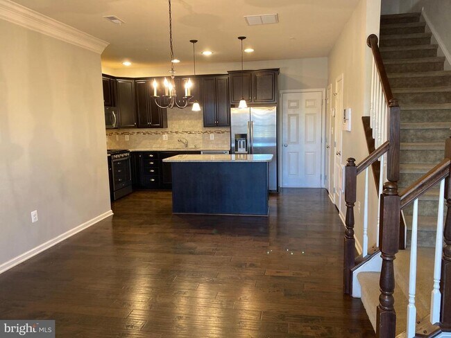 Building Photo - 43075 Thoroughfare Gap Terrace