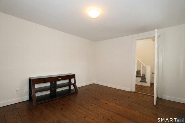 Building Photo - 48 W Branchville Rd