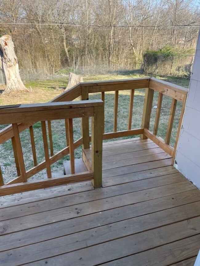 Building Photo - 1648 S Maple Ave