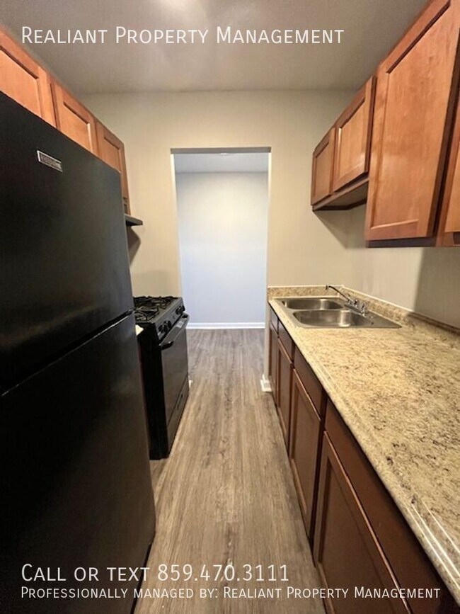 Building Photo - 2082 Fairmont Ct