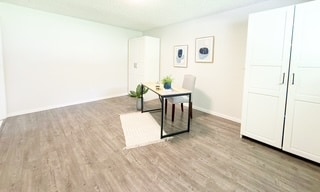 Building Photo - 450 NE Riverhill Dr