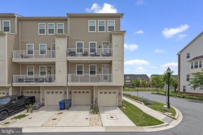 Building Photo - 7131 Beaumont Place