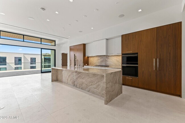 Building Photo - 6587 N Palmeraie Blvd