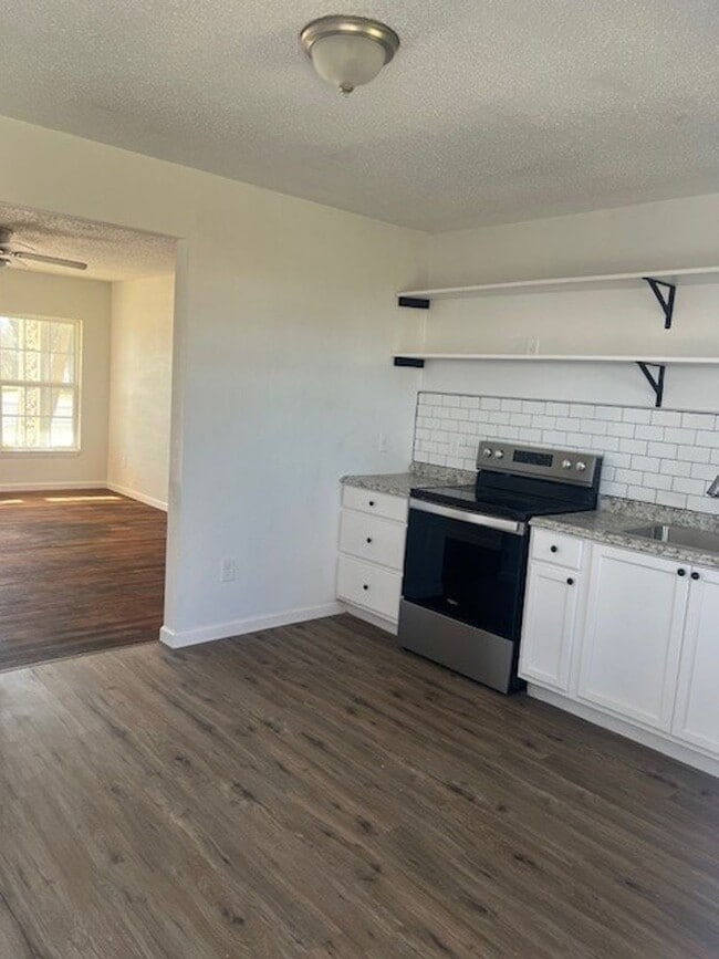 Building Photo - 409 Tahoka Rd