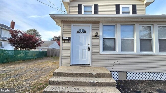 Building Photo - 2105 Hunter St