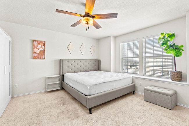 Building Photo - 10368 Braunig