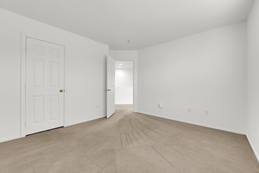 Building Photo - 9633 Rolling Thunder Ave