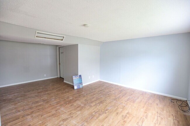Building Photo - 4156 Norman Dr SE