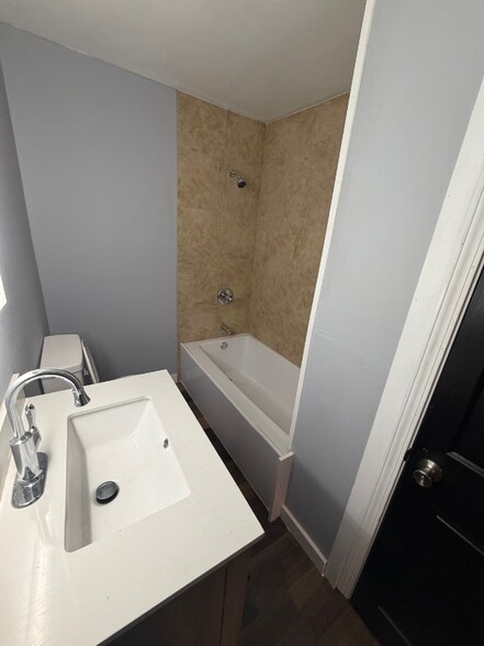 Building Photo - 514 Iowa Ave