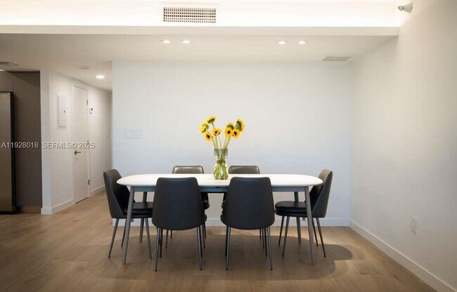 Building Photo - 20505 E Country Club Dr