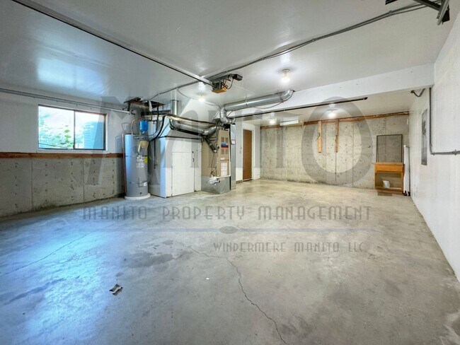 Building Photo - 521/523 E 11th Avenue Duplex