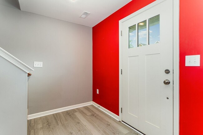 Building Photo - Welcome to this charming 3 bedroom, 2.5 ba...